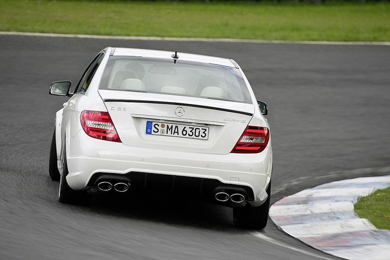 Mercedes C63 AMG daje z siebie jeszcze więcej