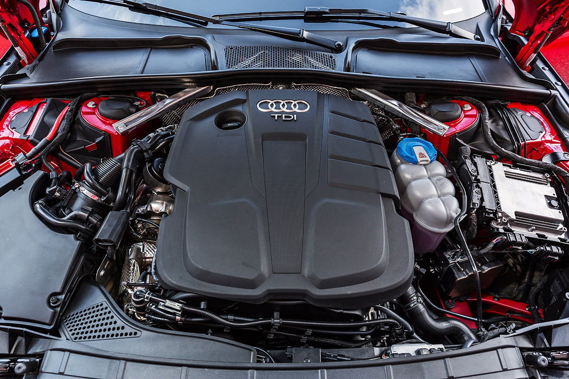 Czy nowe Audi A4 jest lepsze od BMW serii 3?