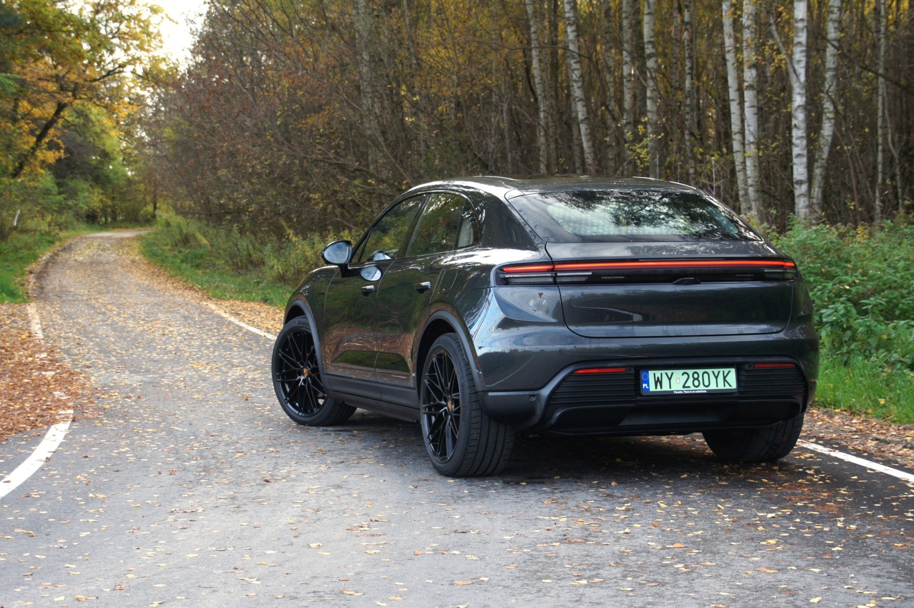 Porsche Macan wgryza się w zakręty aż miło!