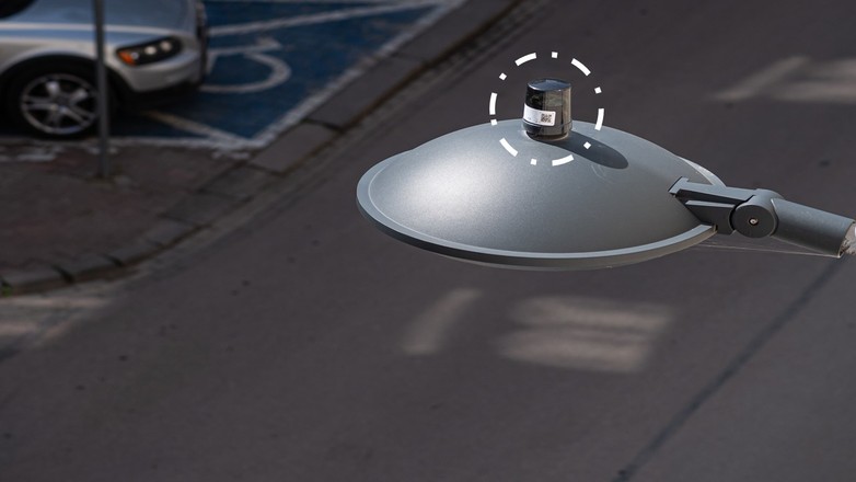 LED-owa oprawa SAVA ze sterownikiem i czujnikiem na kopule