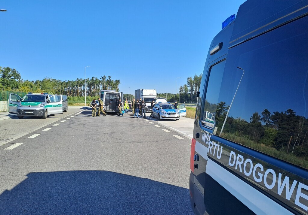 Służby obecne na miejscu kontroli ITD