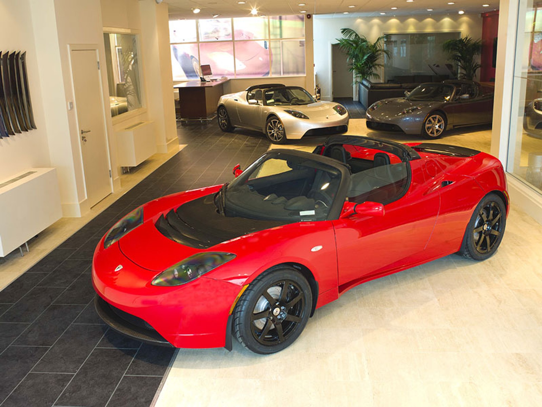 Tesla otworzyła swój pierwszy europejski salon w Londynie