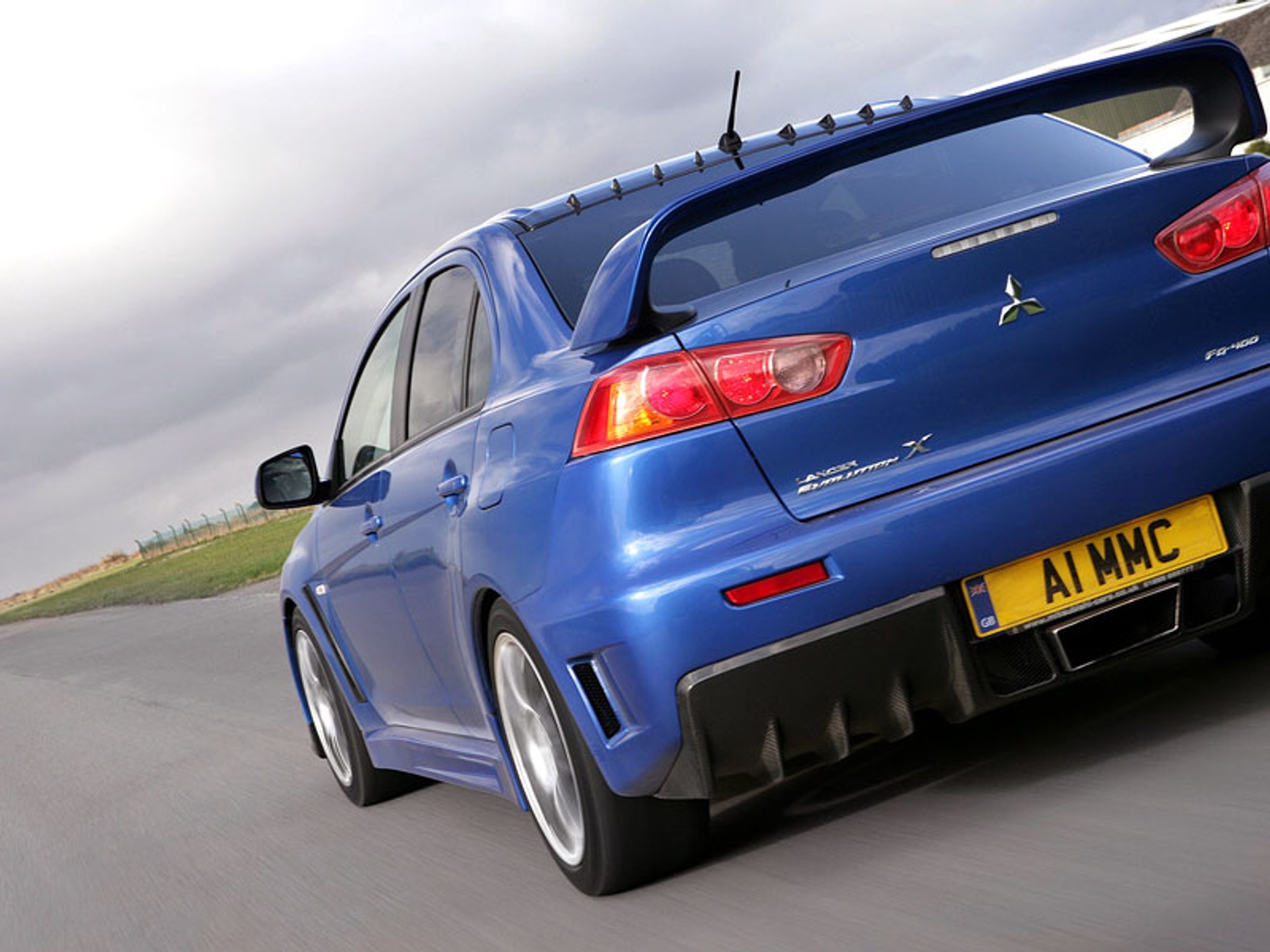 Mitsubishi Lancer Evo X FQ-400: fotogaleria