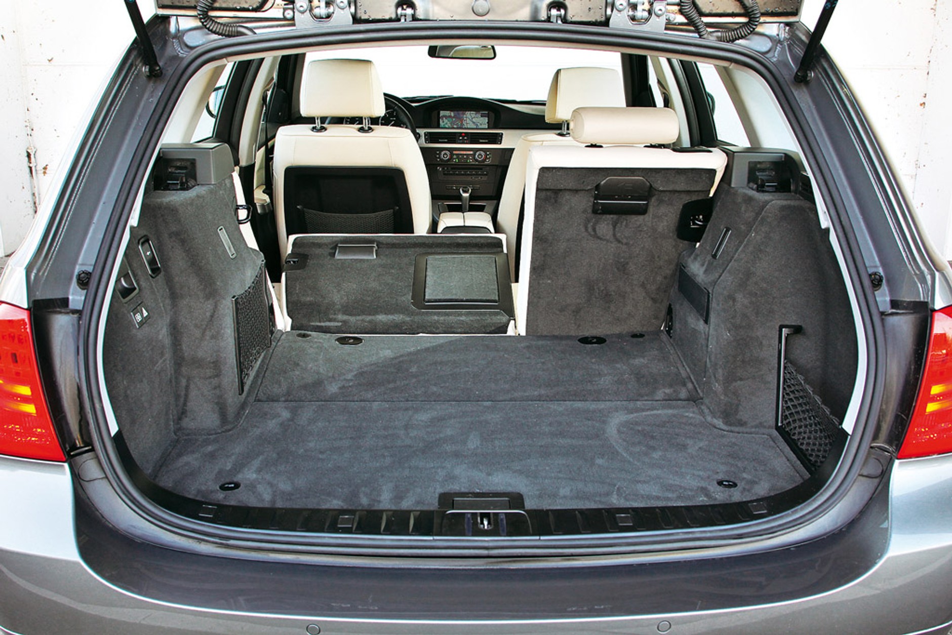 BMW 320d kontra Audi A4 i Volvo V60: sprawdzamy, czy warto kupić kombi klasy premium?