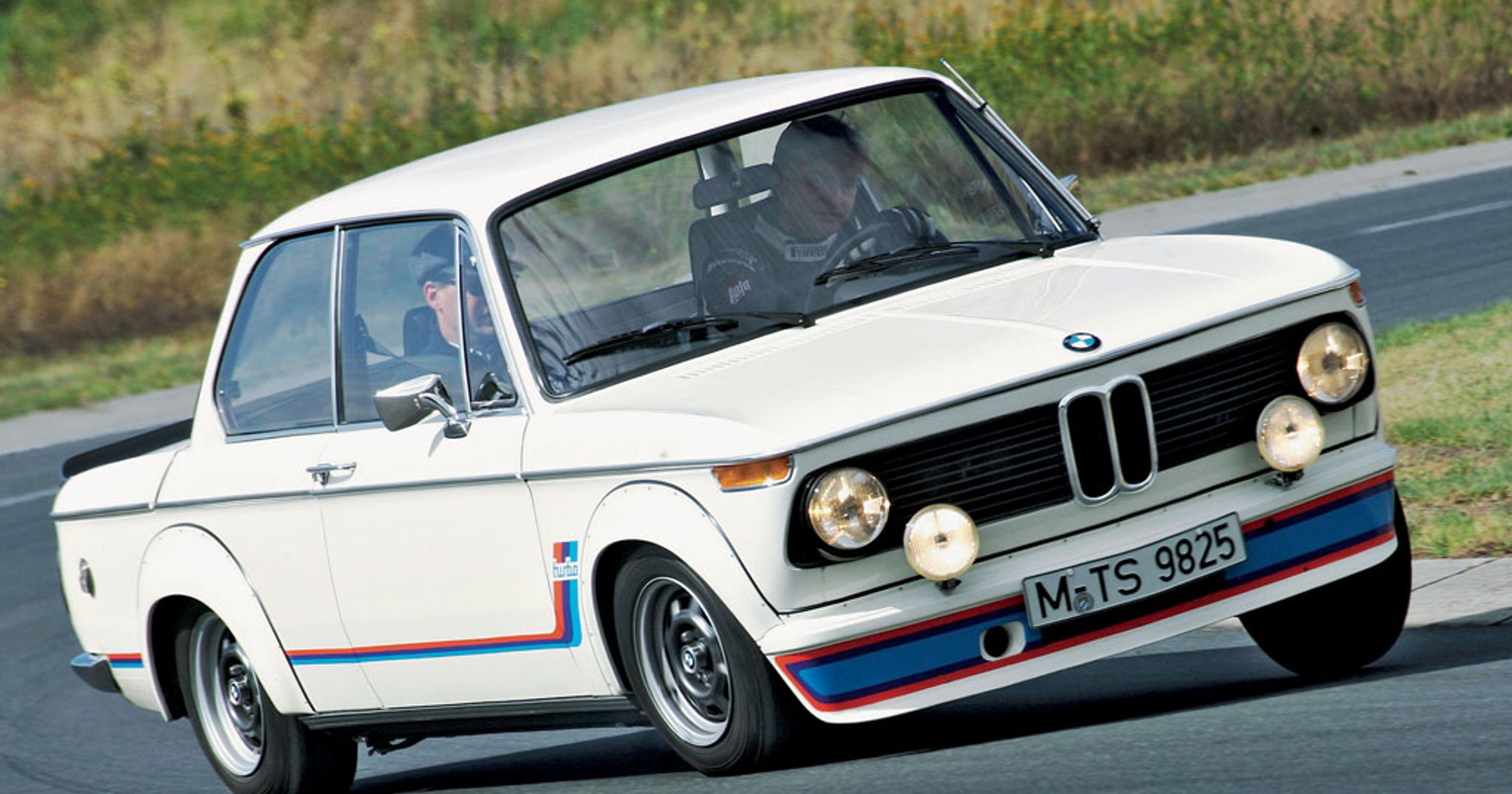 BMW 2002 Turbo:
Auto pod ciśnieniem