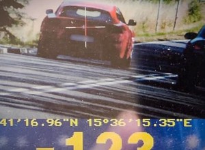 Kierowca Ferrari zaskoczył policjantów