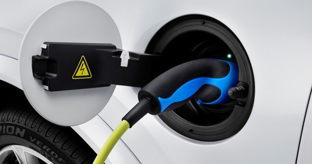 Ładowanie samochodu elektrycznego