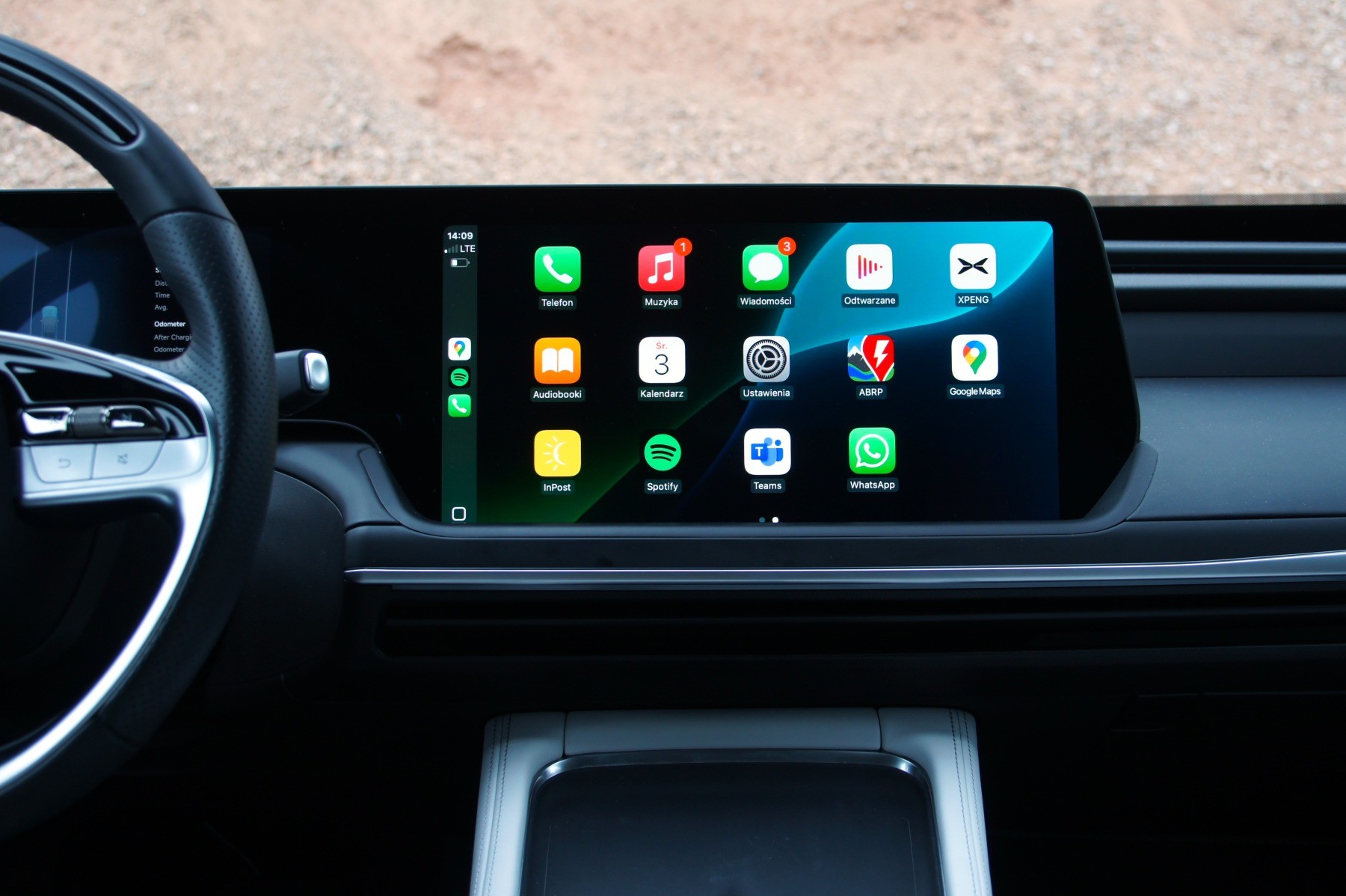 Stara wersja interfejsu Apple CarPlay (tu w Xpengu P7)