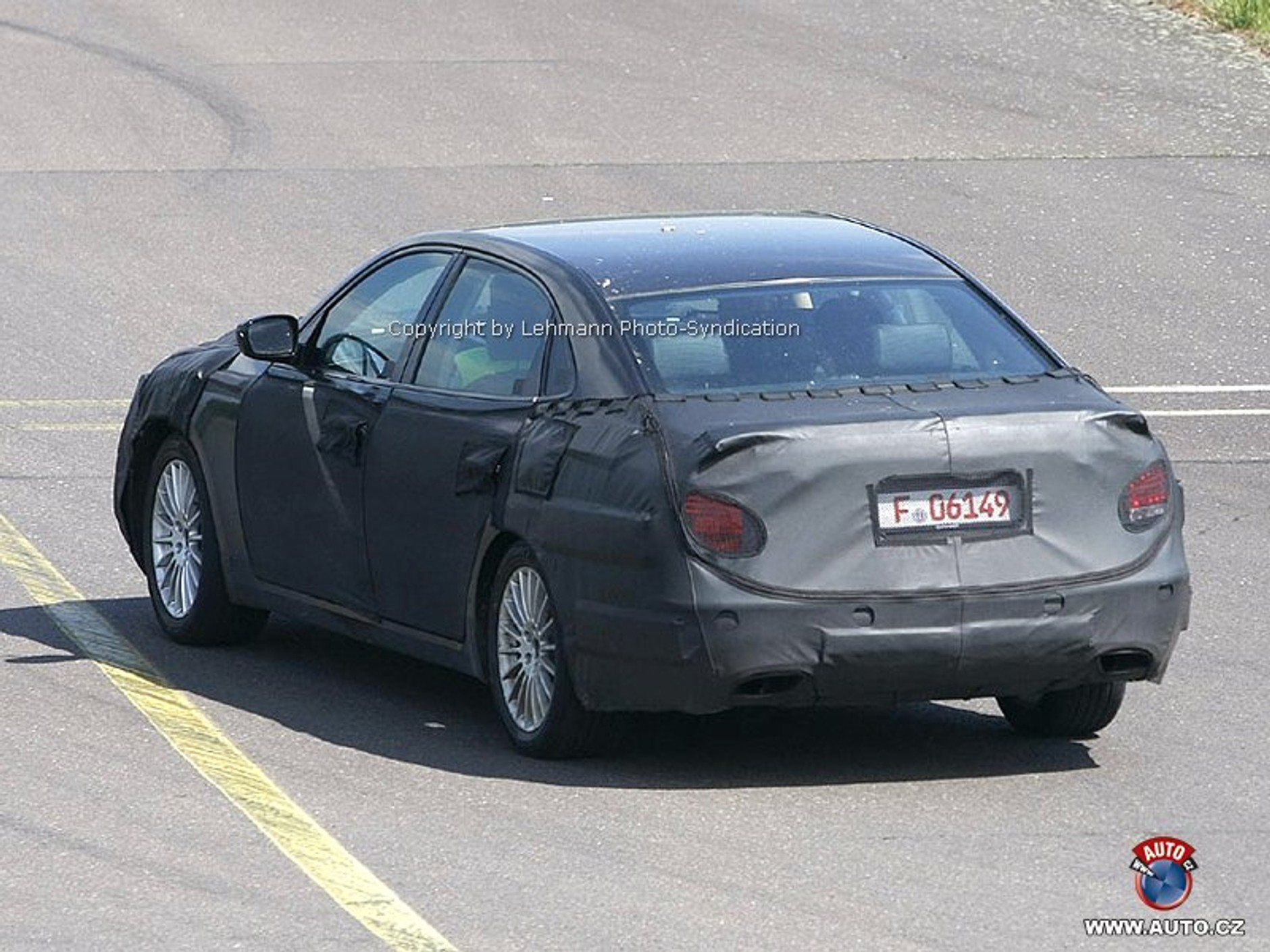 Zdjęcia szpiegowskie: Hyundai i90 podniesie prestiż marki