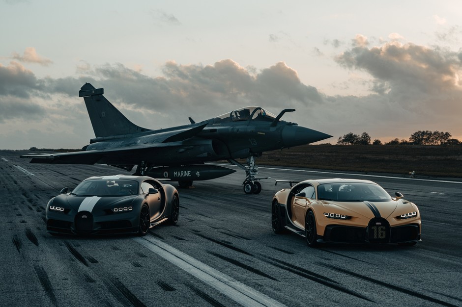 Bugatti Chiron Sport kontra myśliwiec Dassault Rafale Marine