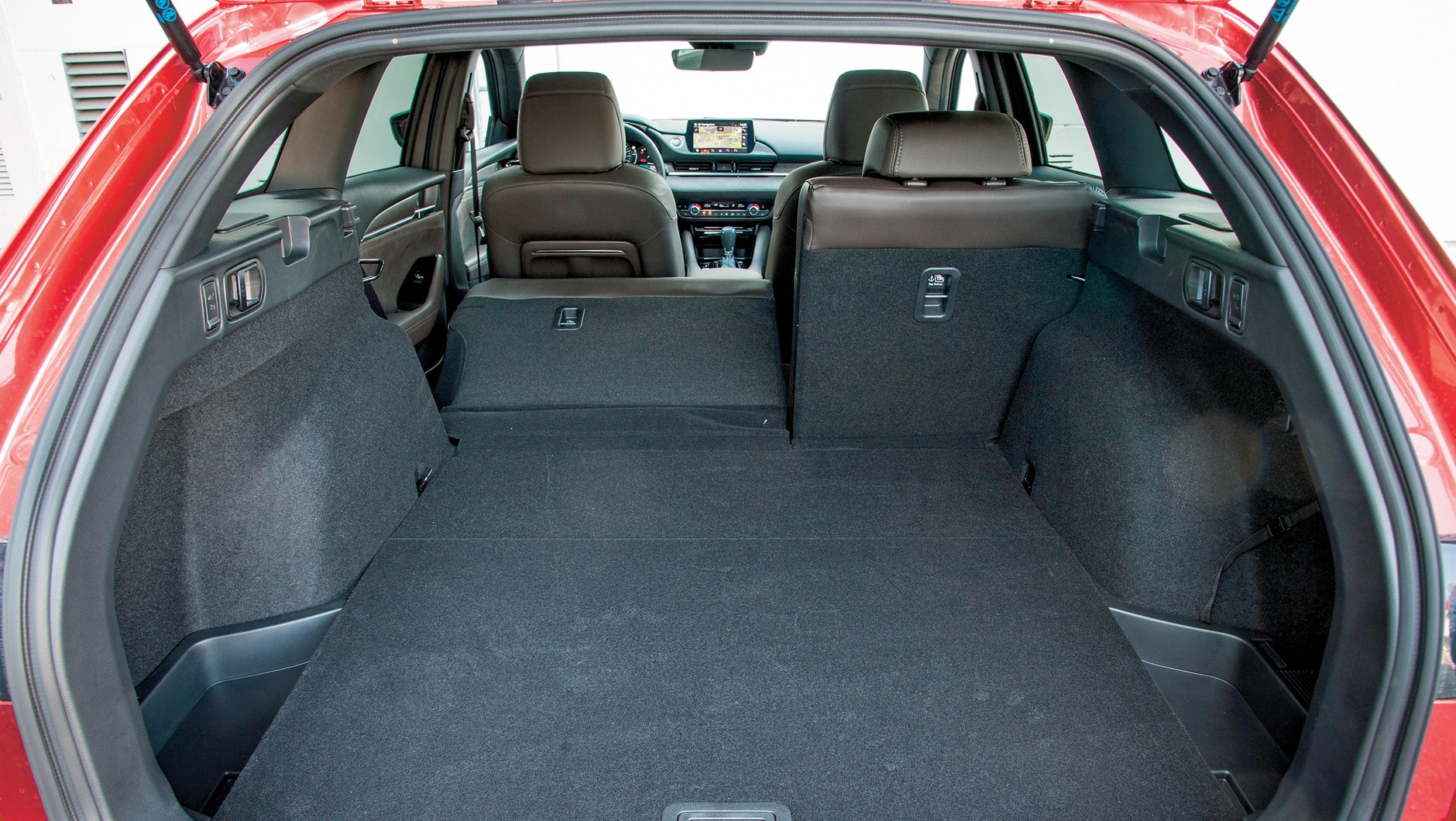 Cztery kombi klasy średniej - Mazda 6