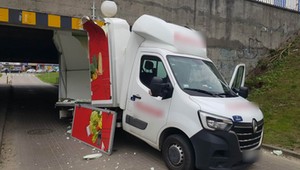 Dostawczak zniszczony pod wiaduktem w Lublinie. To nie pierwszy wypadek w tym miejscu