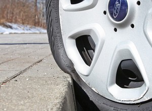 Jakie koło łatwiej uszkodzić, które lepsze na zimę?