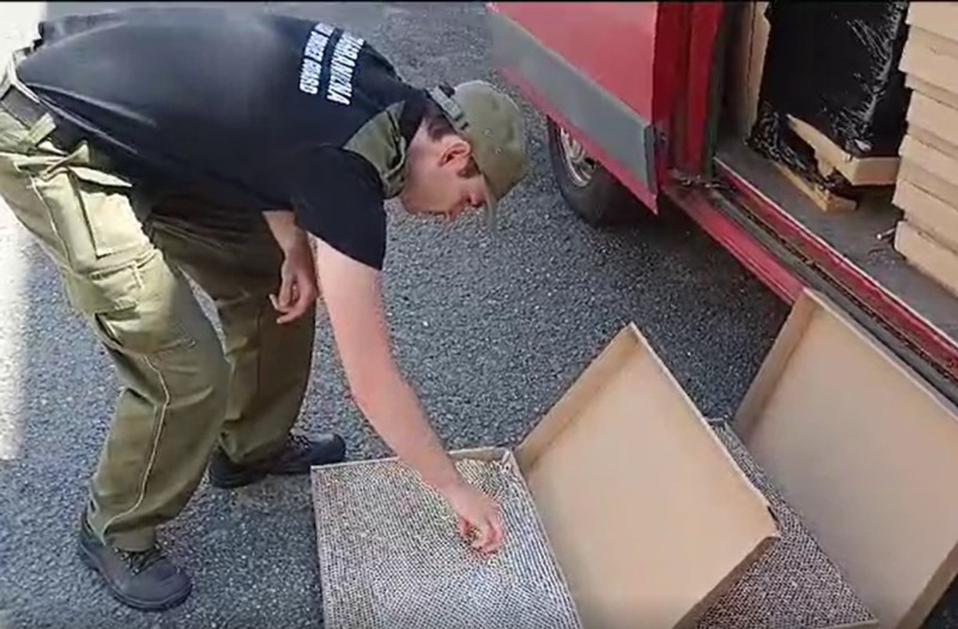 Straż Graniczna zatrzymała auto z pudełkami od pizzy. W środku były papierosy