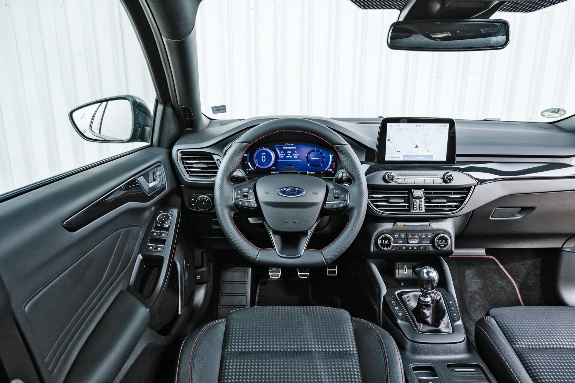 Ford Focus 1.0 EcoBoost Hybrid - kokpit