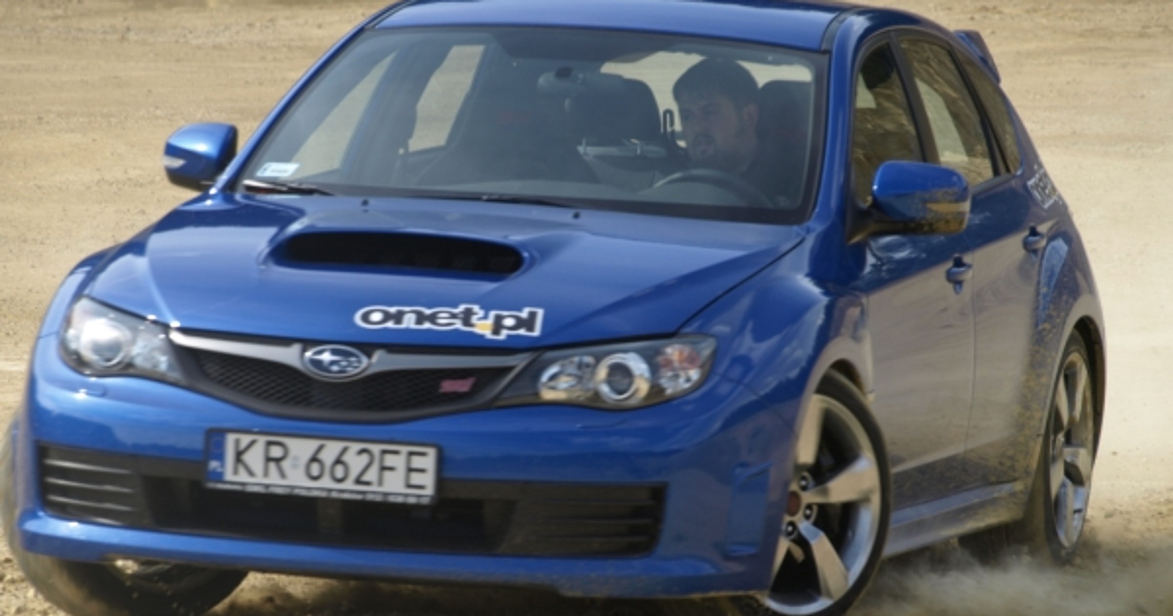 300 koni na imprezie!