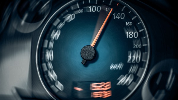 Pani prawnik pokazała, jak przekracza prędkość o 85 km/h. Samorząd radcowski reaguje