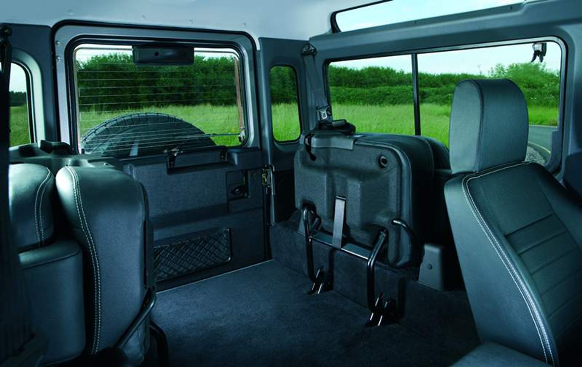 Land Rover Defender 2007: ten sam, a jednak inny