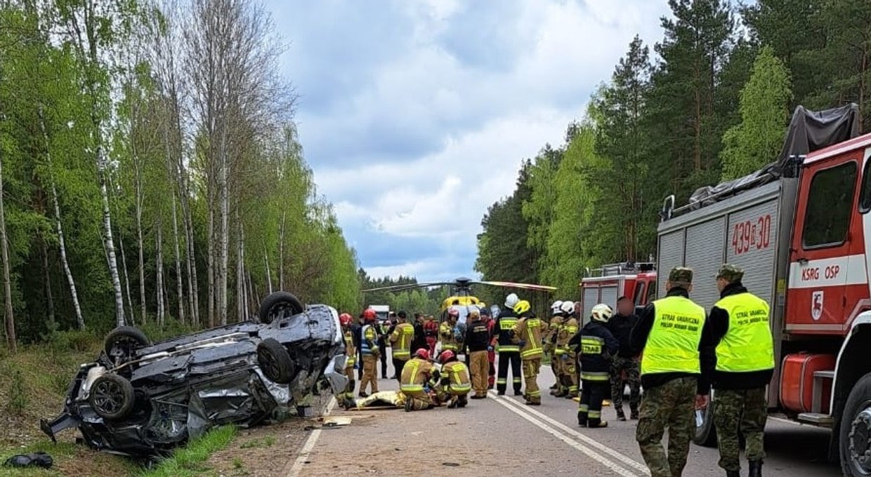 Uciekał przed Strażą Graniczną i dachował. W aucie było aż 11 osób