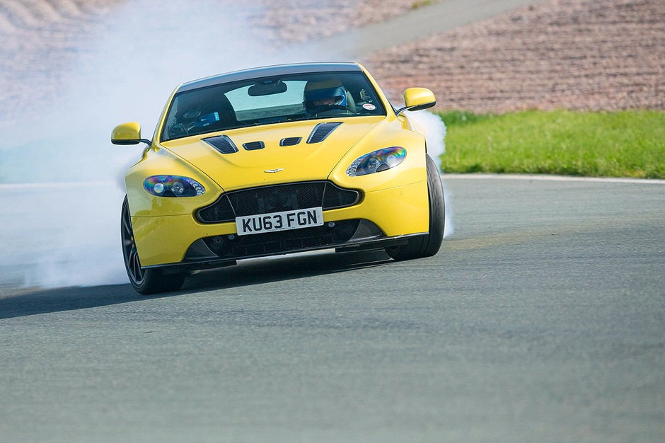 Miejsce 20: Aston Martin V12 Santage S