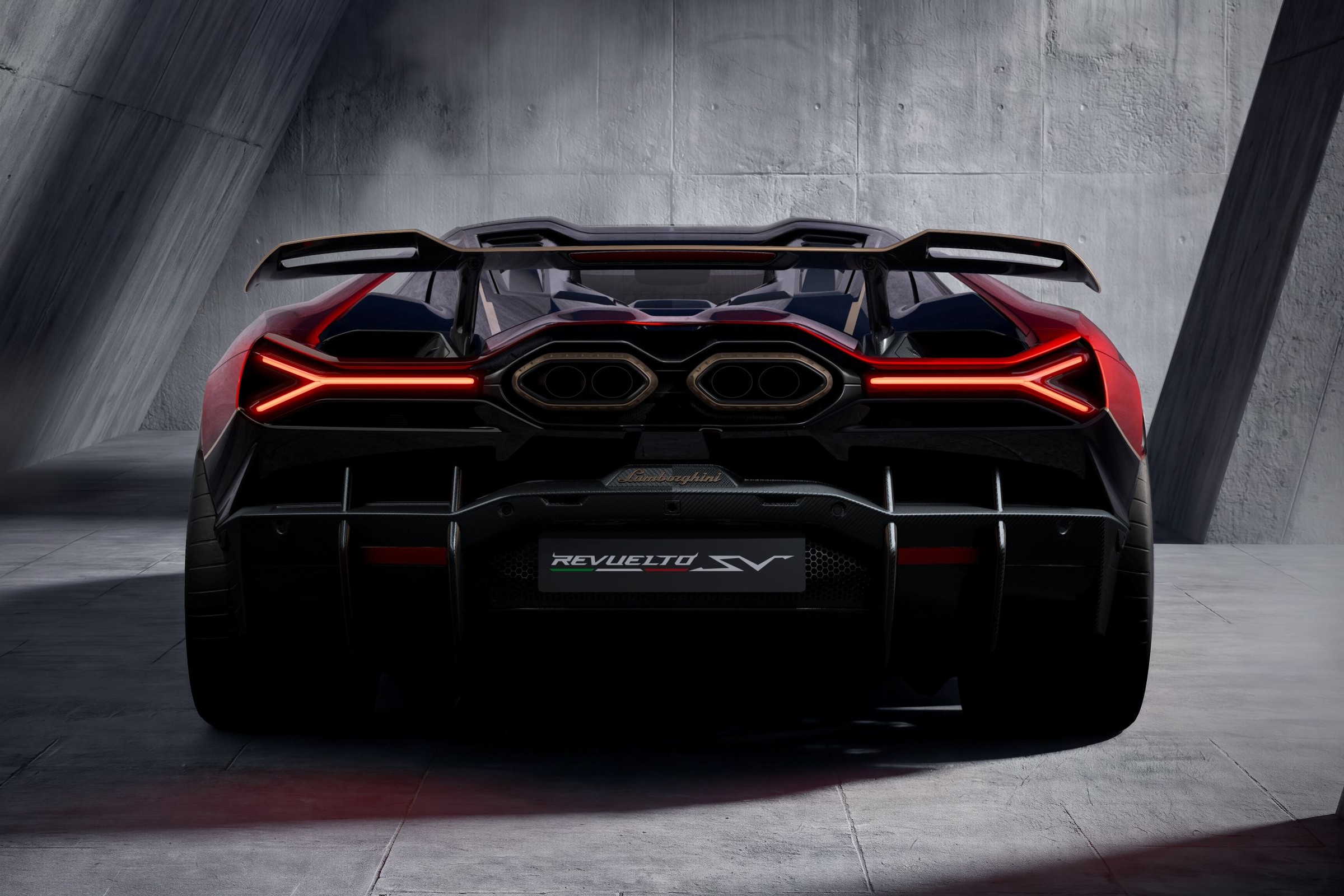 Lamborghini ściga się same ze sobą. Nowe Revuelto SV bije rekord włoskiej marki