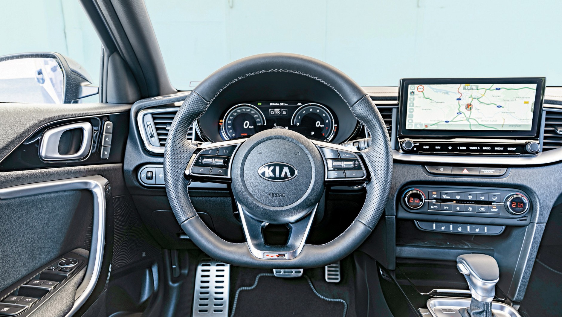 Kia Ceed 1.4 T-GDI - kokpit