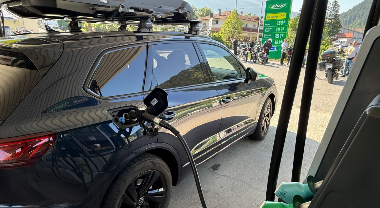 Hybryda Plug-in czy jednak diesel? Zajrzałem w cenniki, by zobaczyć, czy w ogóle jest taki wybór