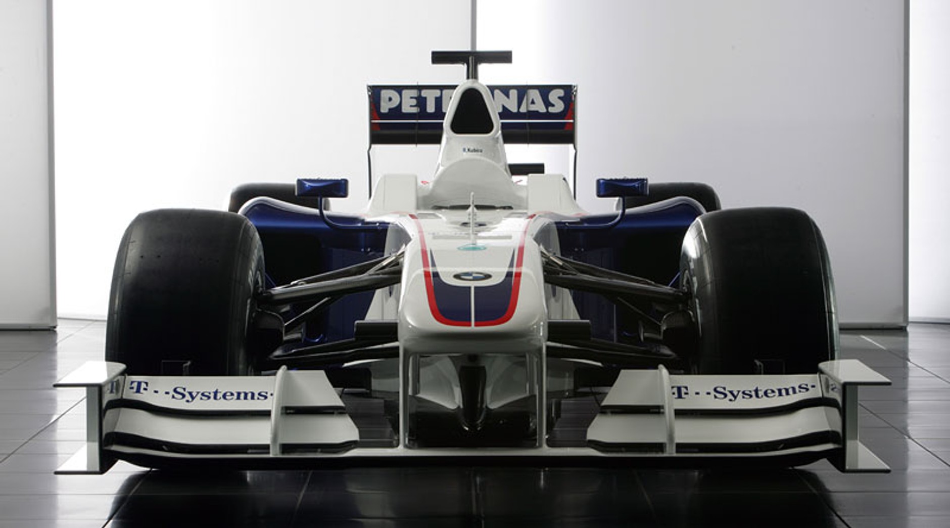 Formuła 1: Robert Kubica sprawdził nowy bolid BMW Sauber - F1.09 (fotogaleria)