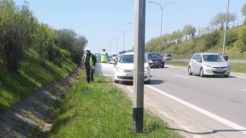 Policjanci sądzili, że zatrzymują pijanego kierowcę. Ich zaskoczeniu nie ma się co dziwić