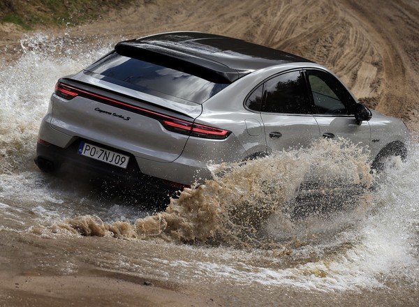 Porsche Cayenne Turbo S e-hybrid Coupé - zdolna bestia