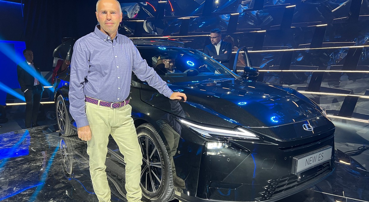 Nowy Lexus ES z napędem AWD i hybrydą szóstej generacji. Na rynku za rok, ale widziałem go już na żywo