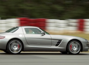 Mercedes SLS z aktywnym zawieszeniem