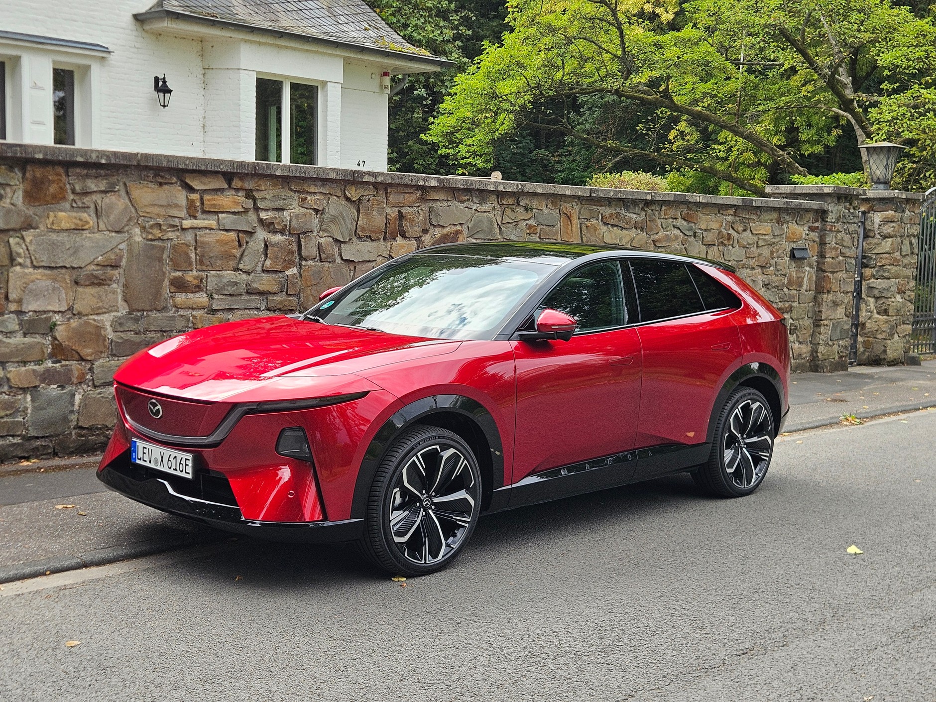 Mazda CX-6e 