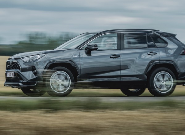 Toyota RAV4 Plug-in Hybrid – ile kosztuje ponad 300-konny SUV?
