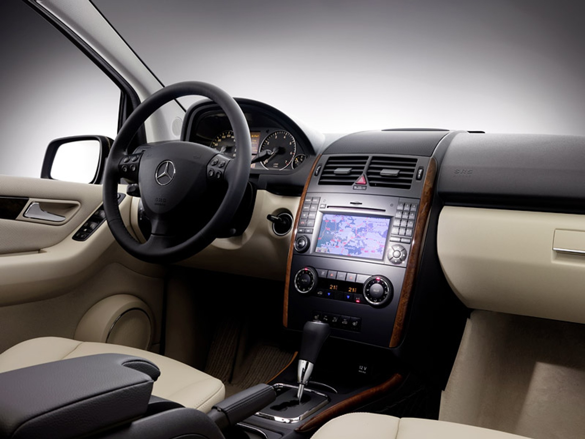 Mercedes-Benz: nowa A-Klasa będzie produkowana na Węgrzech