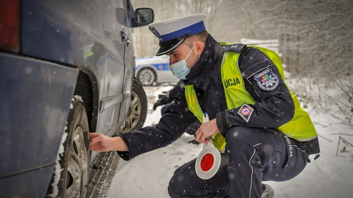 Policjanci będą patrzeć na stan techniczny auta