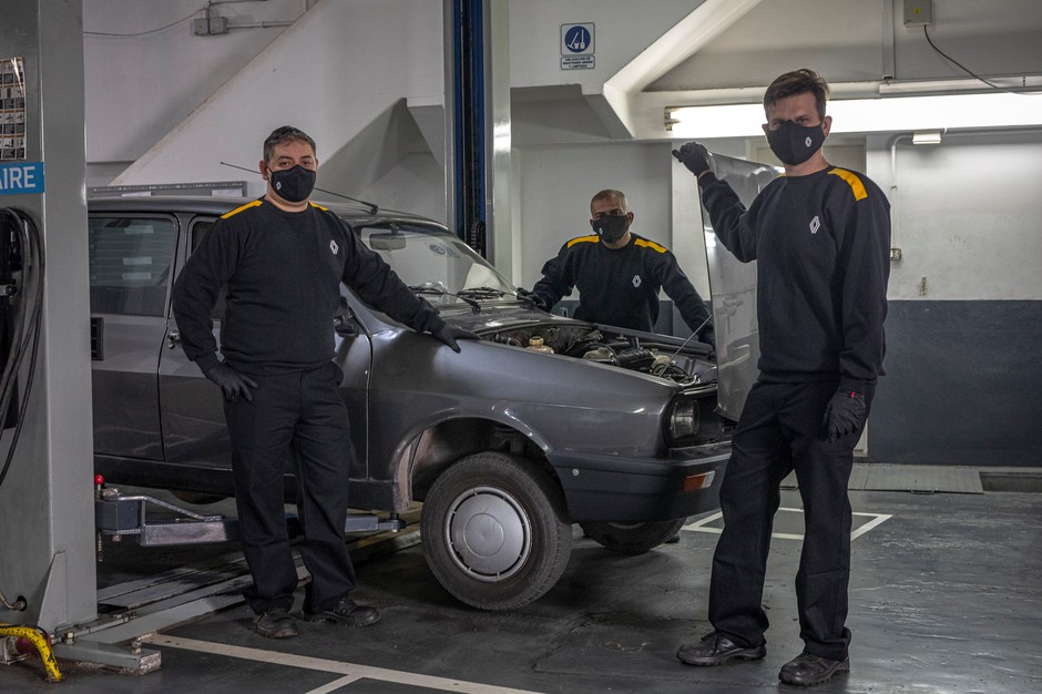 Wnuk kupił dziadkowi wymarzone auto. Piękna historia z Argentyny