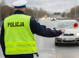 Kierowca BMW dmuchał w alkomat i zabrakło skali do pomiaru