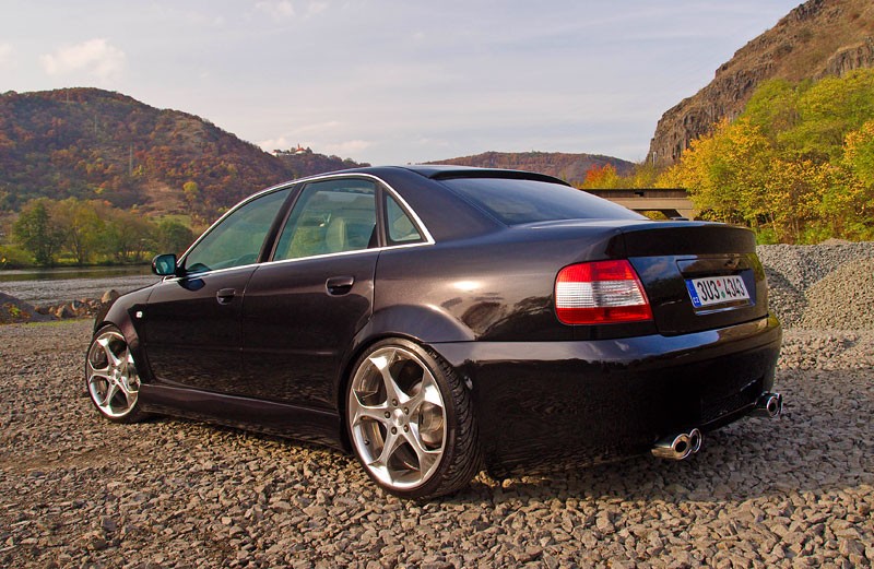 Garaż tunera: Audi A4 – dama w czerni