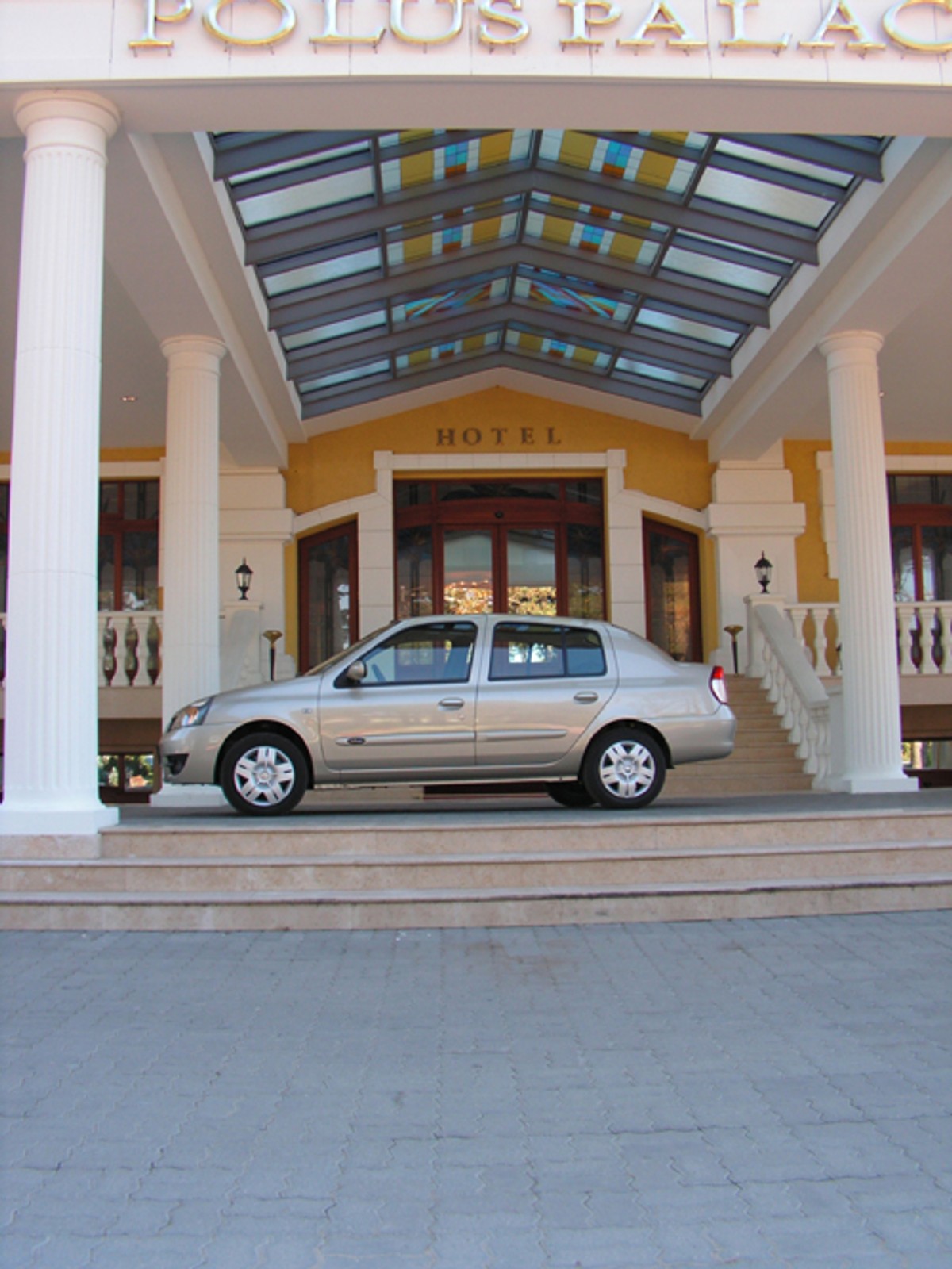 Renault Thalia 1.4 16V - Przypudrowana