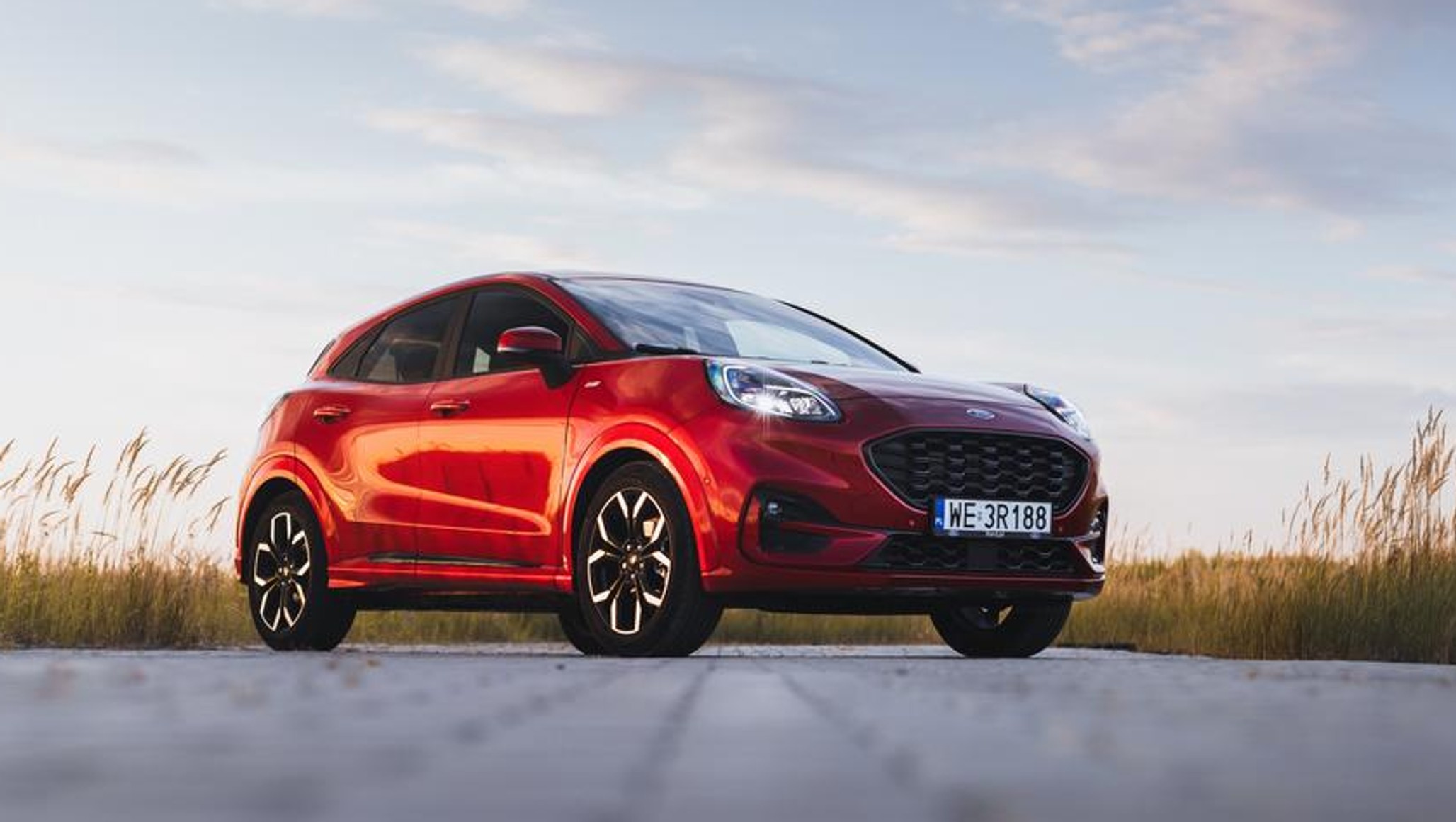 Bez dwóch zdań: Puma to jeden z najbardziej udanych modeli Forda z ostatnich lat. Mamy tu więc np. całkiem przestronną kabinę (jak na ten segment, rzecz jasna), bardzo duży bagażnik, no i sporo frajdy z jazdy