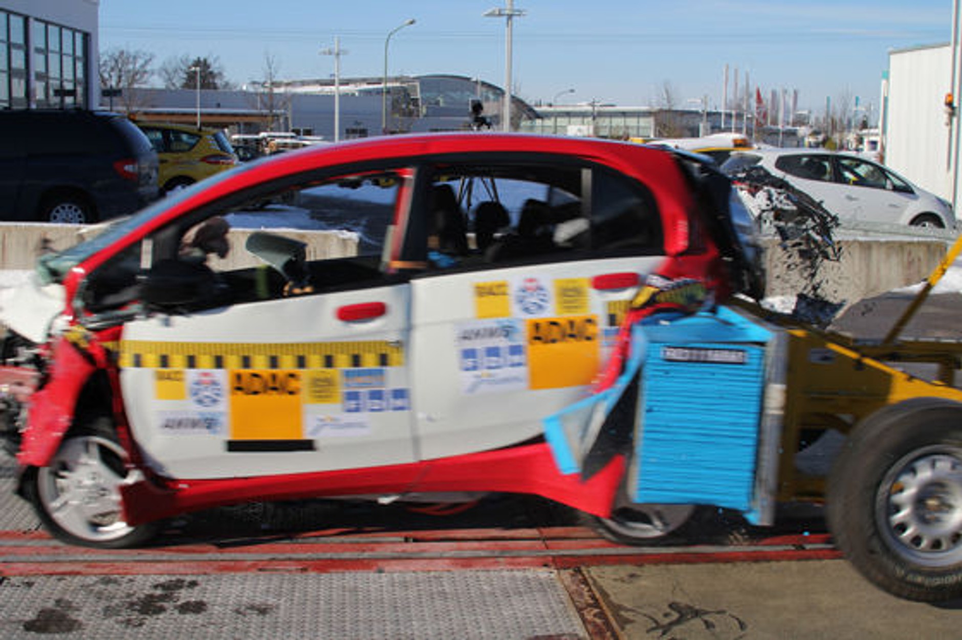 Mitsubishi i-MiEV crash test ADAC