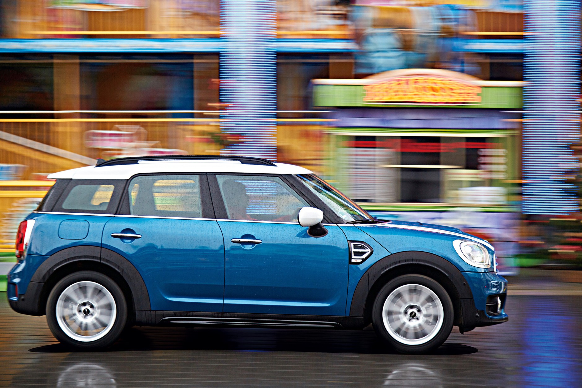 Porównanie par SUV-ów od Opla, Kii, Suzuki, Mini i BMW