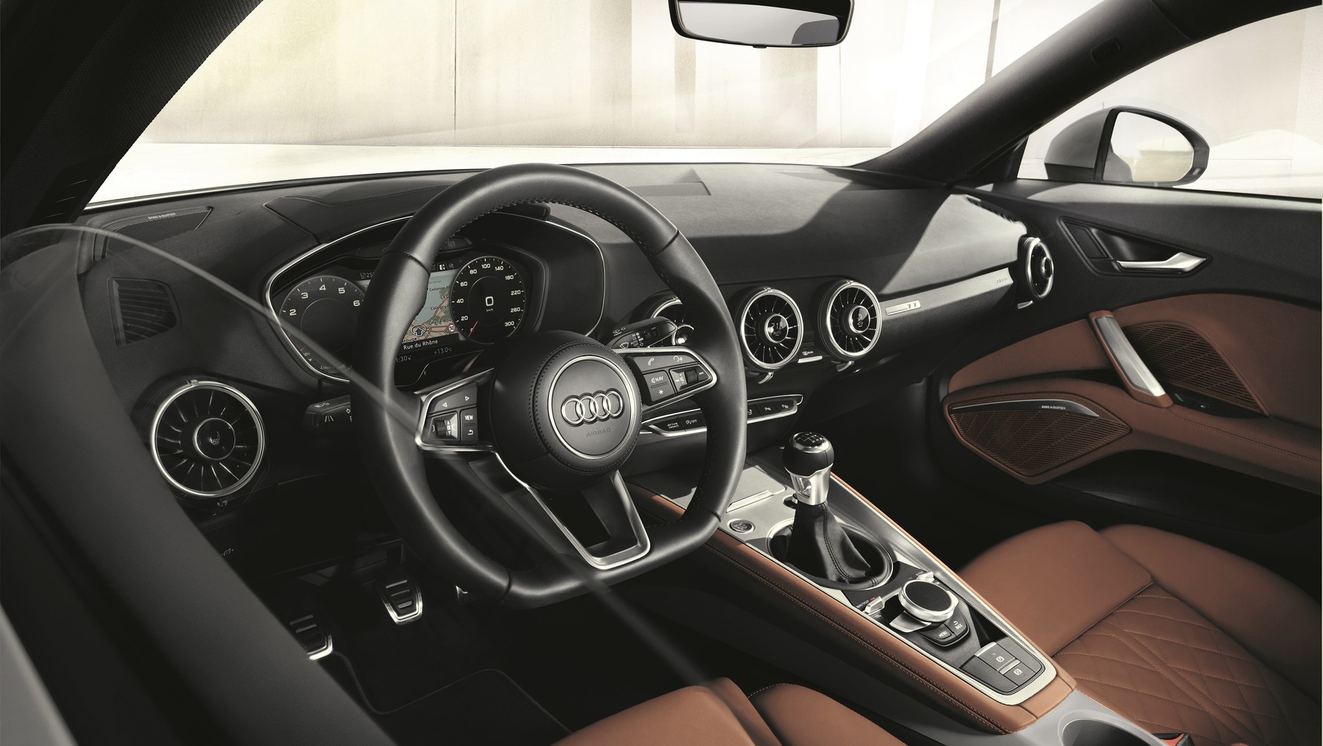 AudiTT z zestawem trójdrożnym z przodu