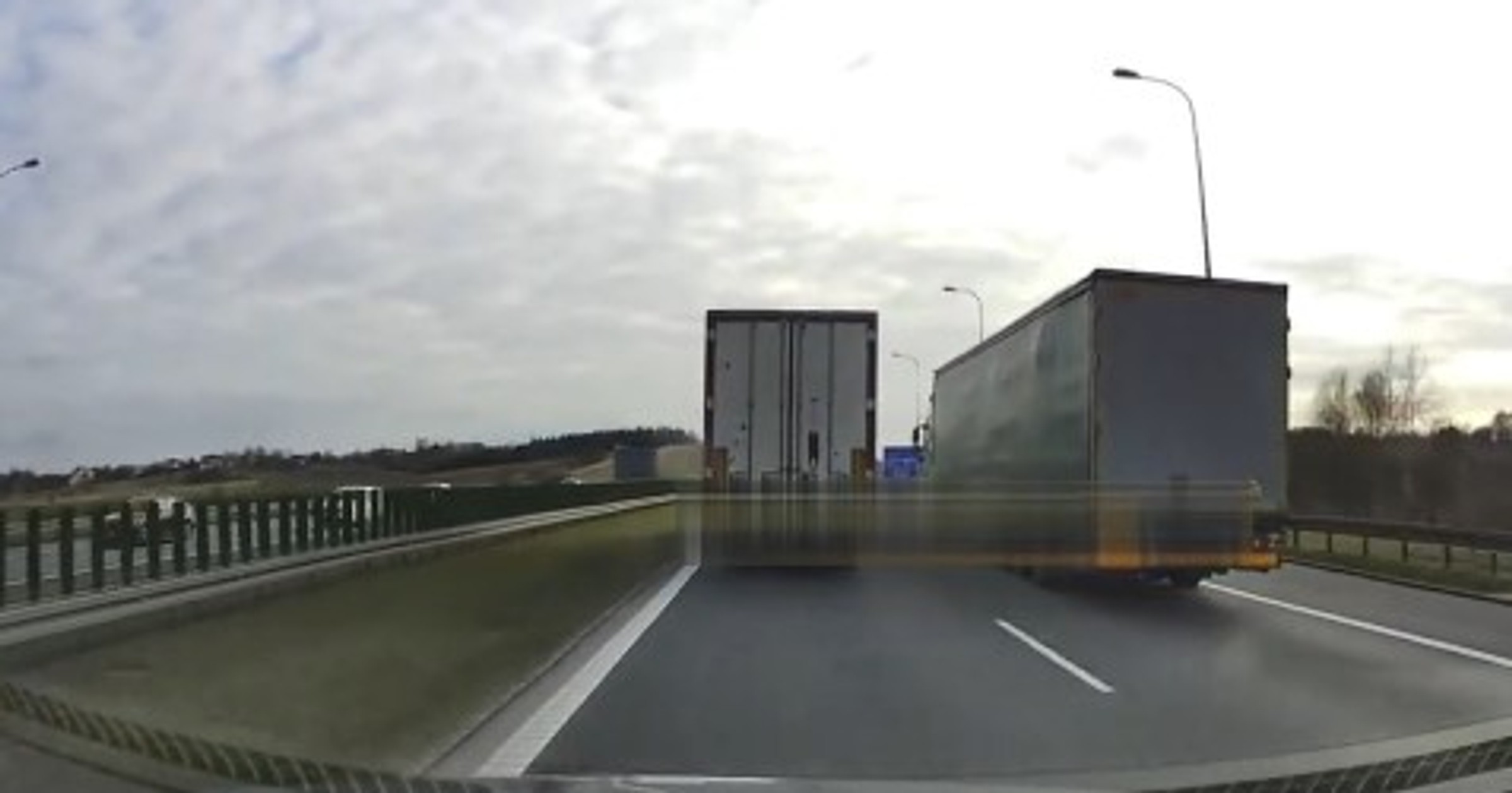 "Wyścig słoni" nagrany przez innego kierowcę