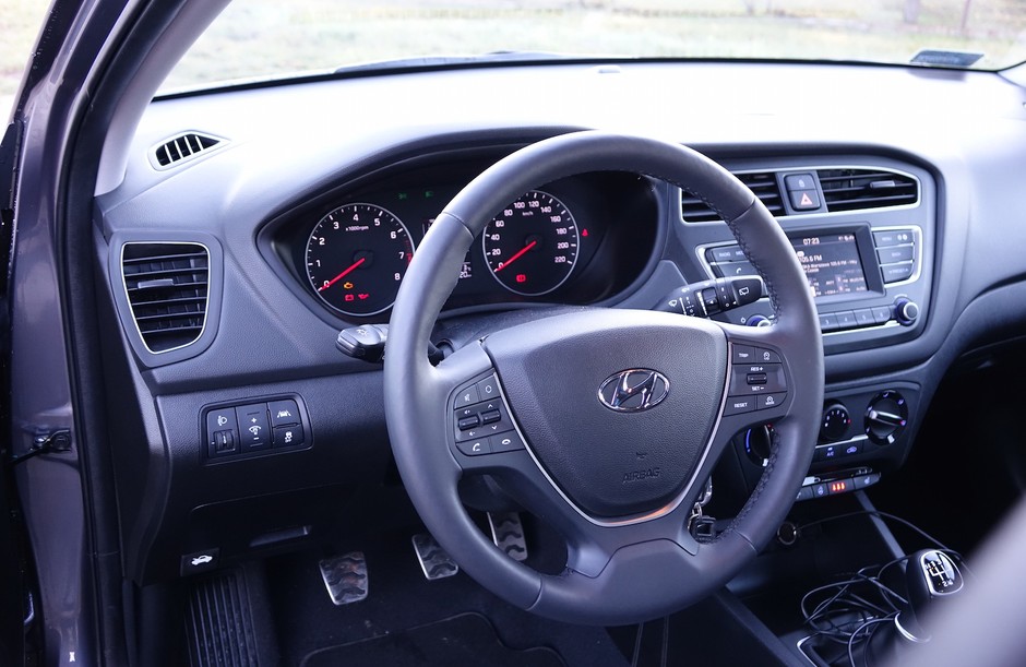 Hyundai I20 Active – deska rozdzielcza