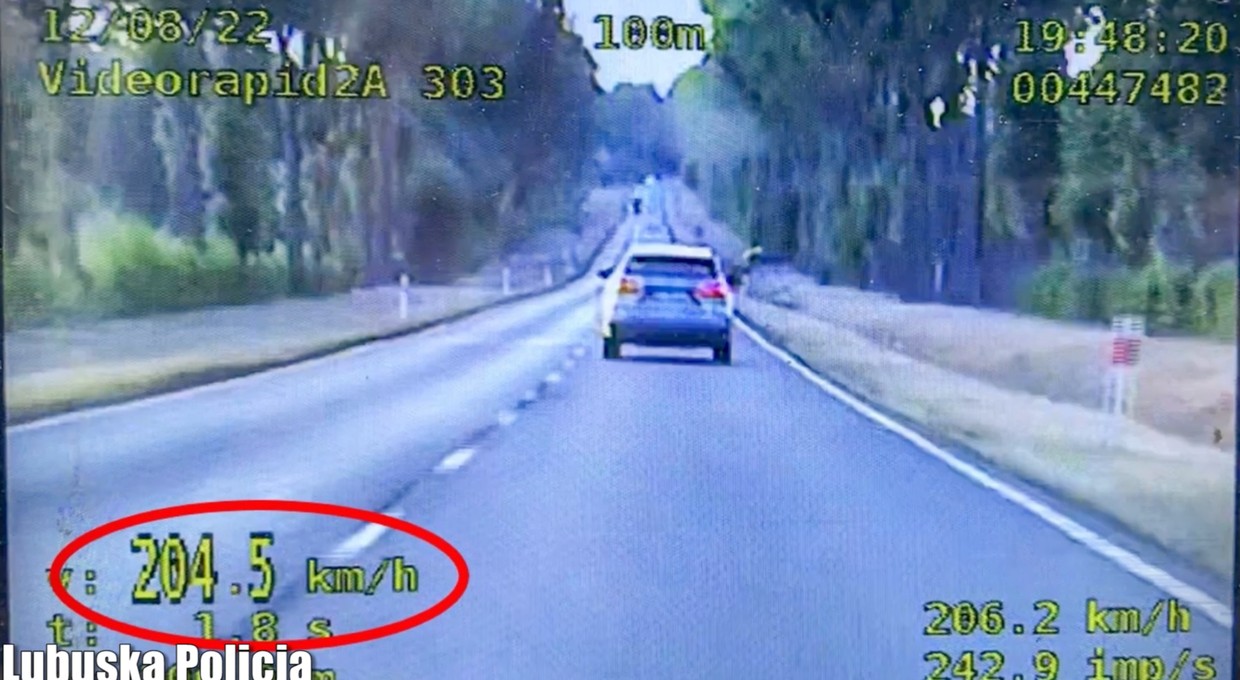 Gnał ponad 200 km/h. W tym miejscu to szaleństwo [WIDEO]
