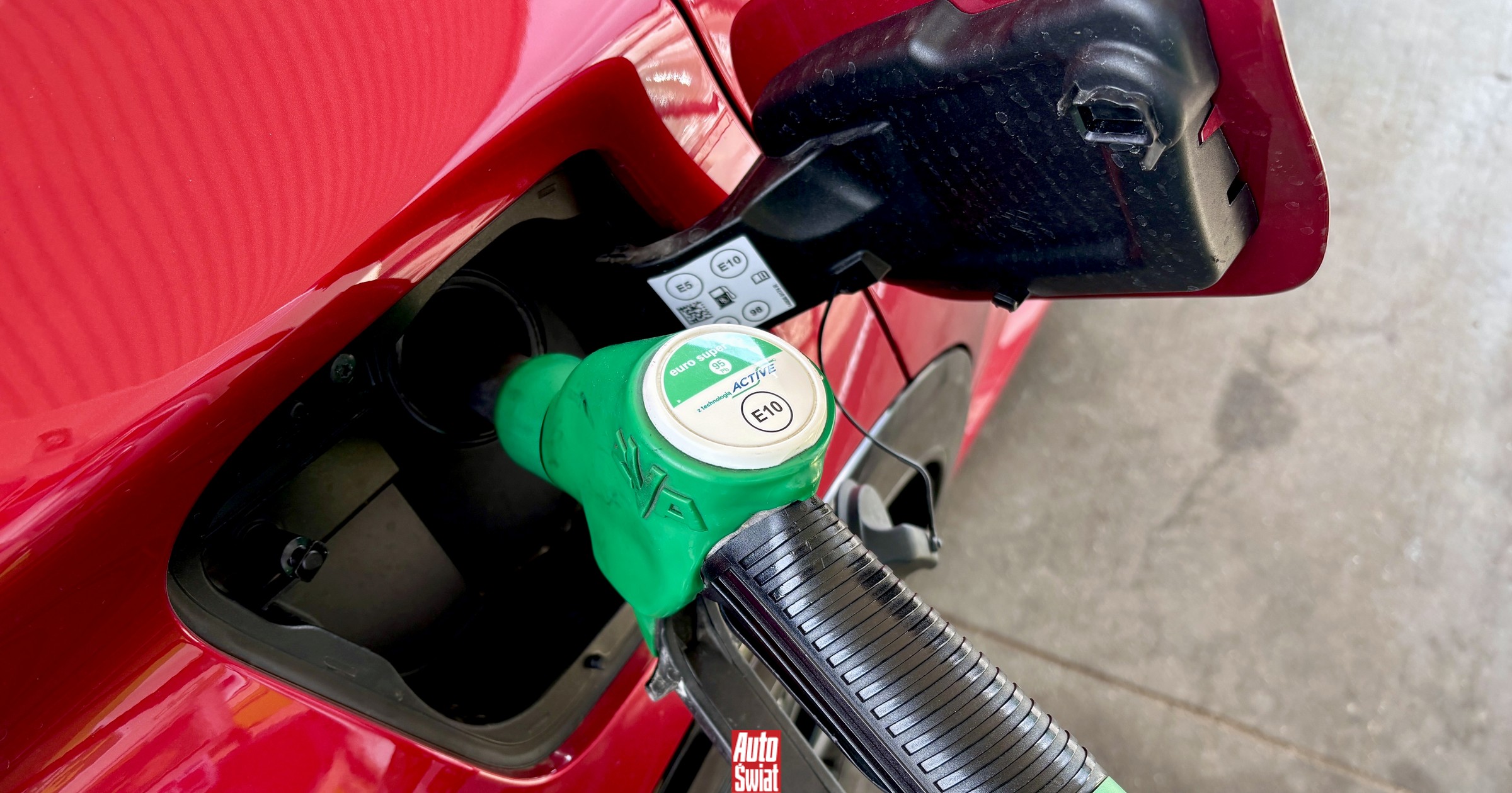 Dzięki CPN kierowcy płacą mniej, ale firmy paliwowe chcą zmian. To możliwe od maja