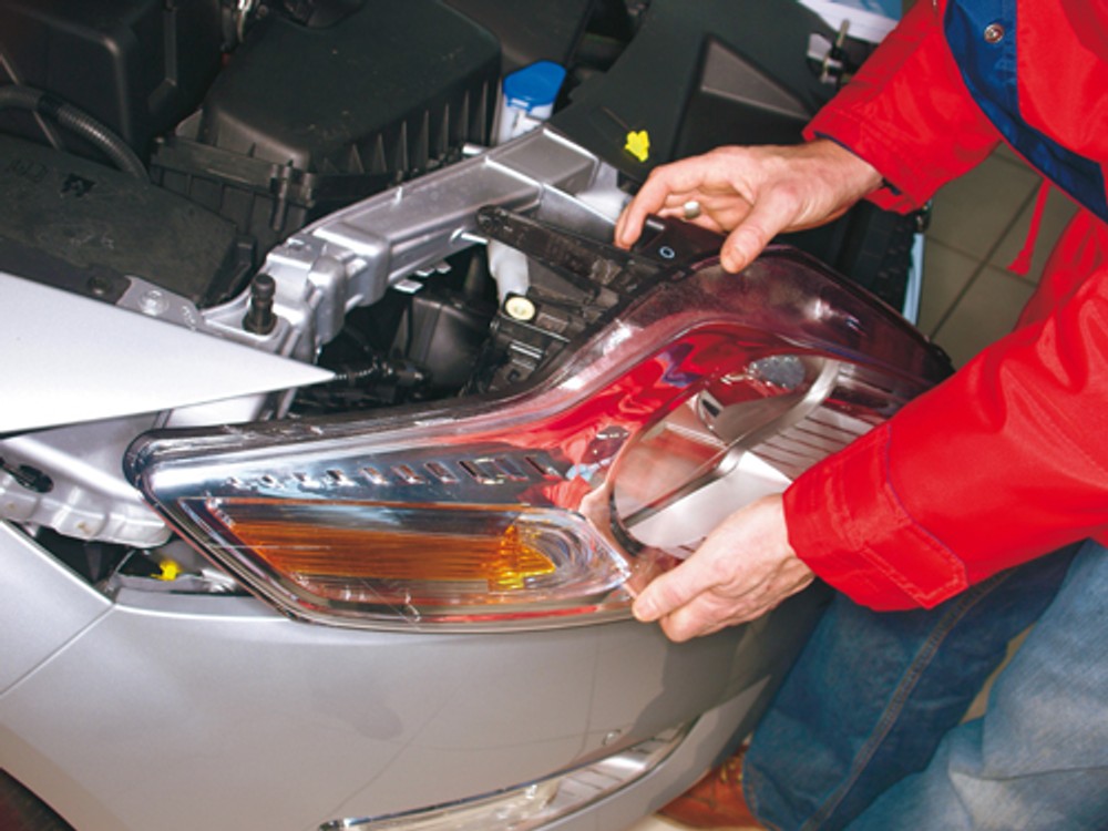 Wymieniamy żarówki w 35 samochodach