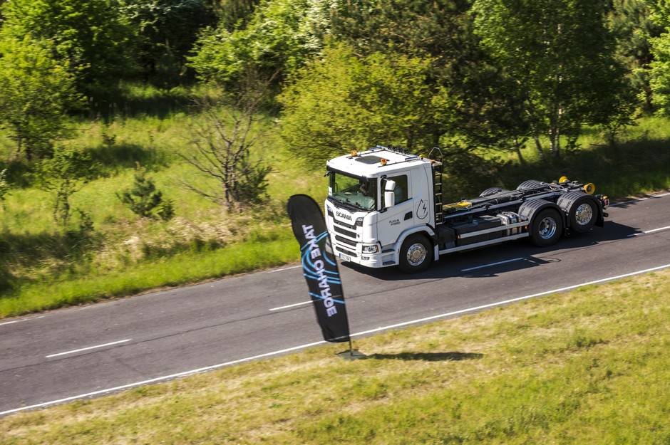 Elektryczne ciężarówki Scania na torze w Poznaniu